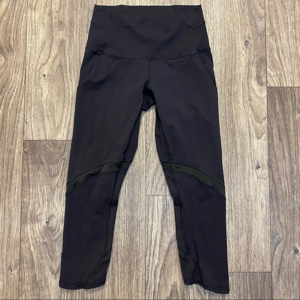 LULULEMON BLK WUNDER UNDER CROP 23”, size 6